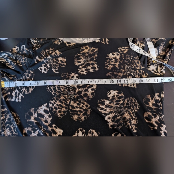 Hamilton Black Cheetah Floral Patterned Top - Picture 9 of 9